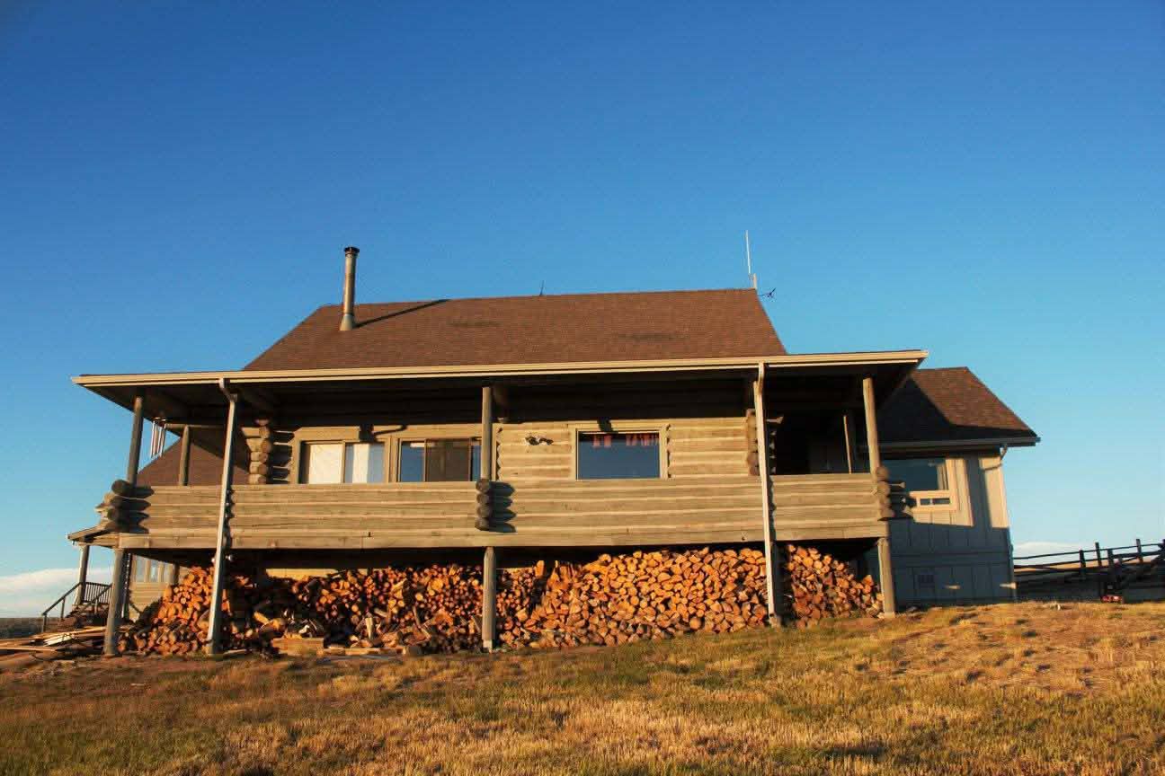 The Homestead – Main Cabin Exterior